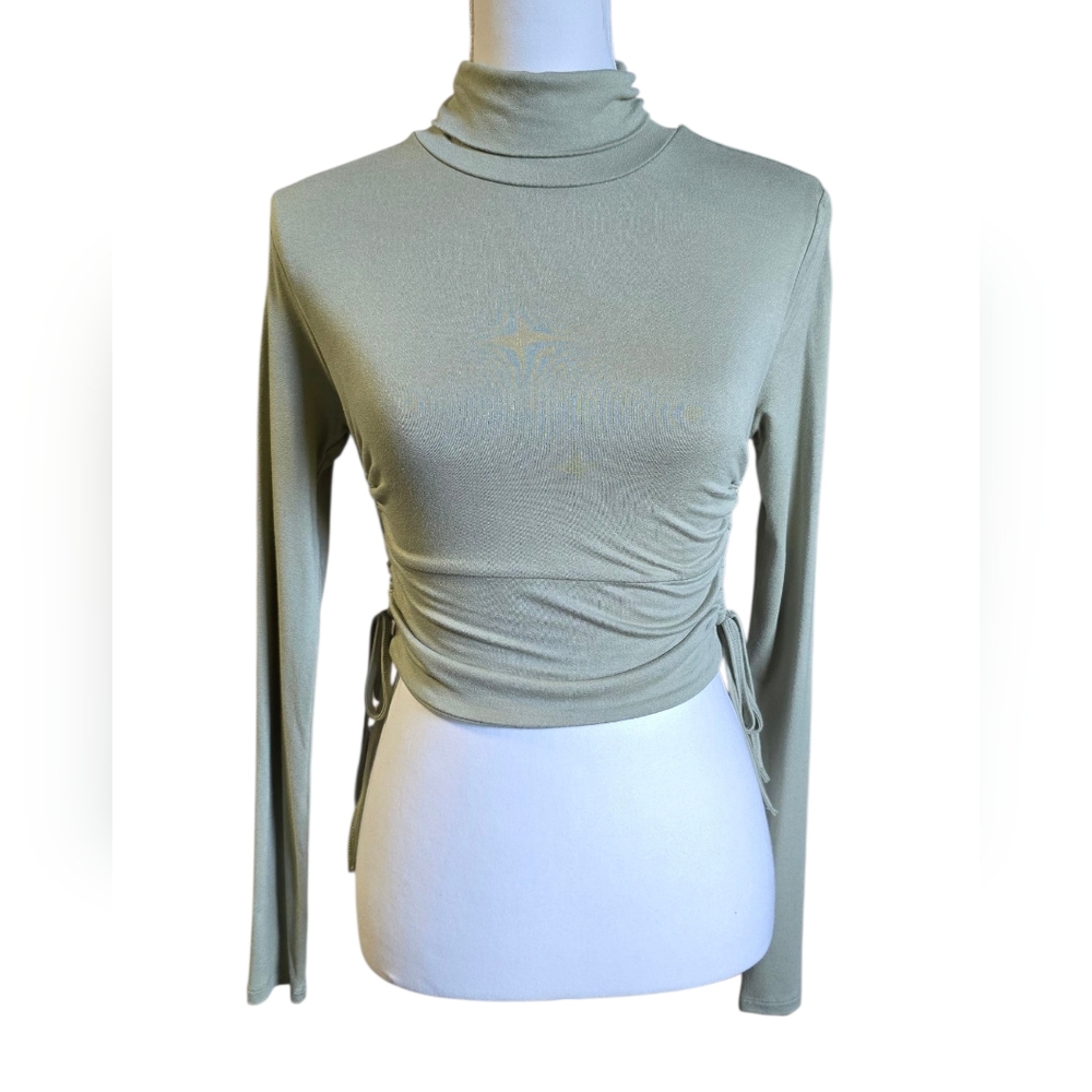 Madeline Crop Top Long Sleeve Drawstring